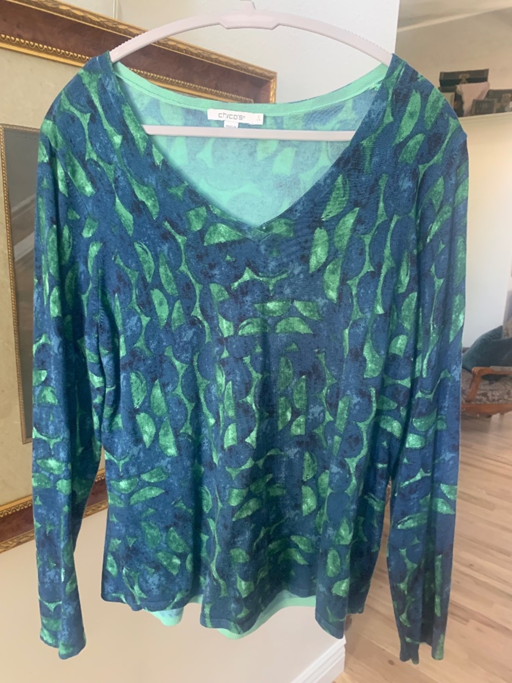 Chicos Lightweight Sweater, size 2 (L)